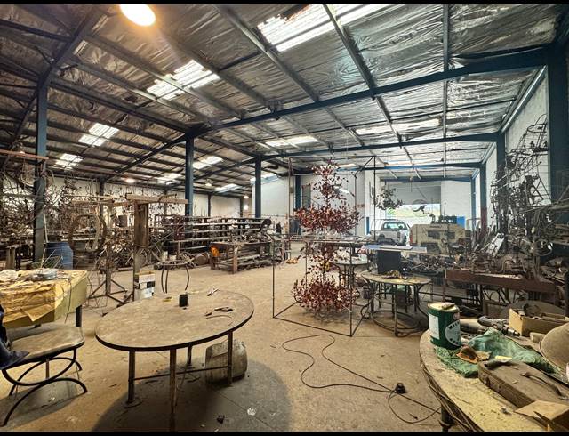800M² WAREHOUSE FOR SALE IN MOUNT EDGECOMBE